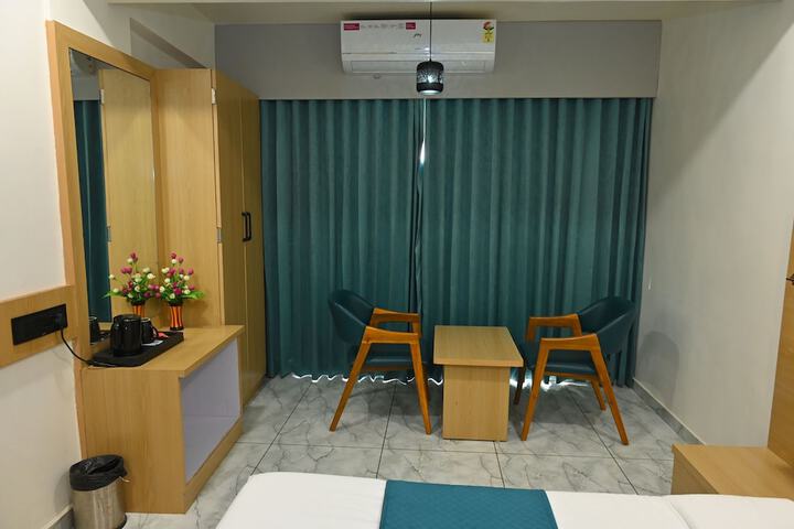 Room 17 of 36