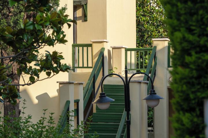 Hotel 386 of 552
