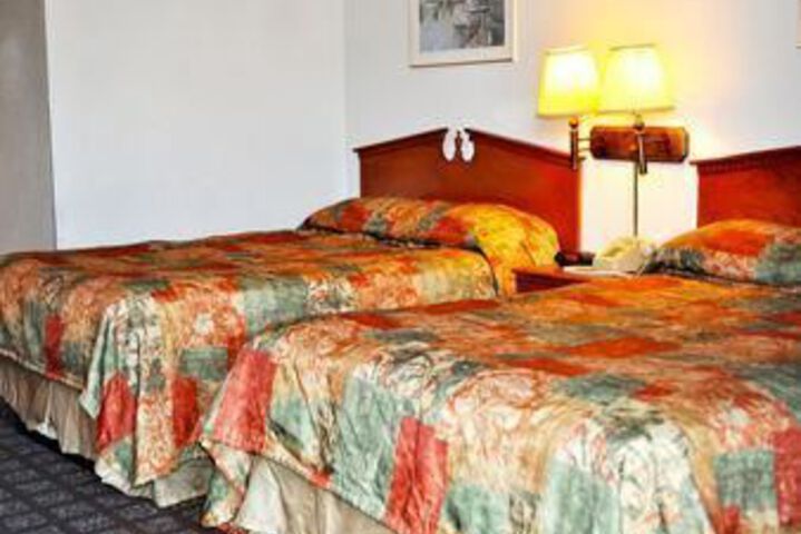 Room 32 of 46