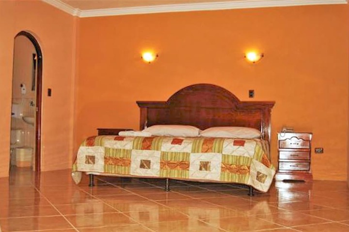 Room 11 of 27