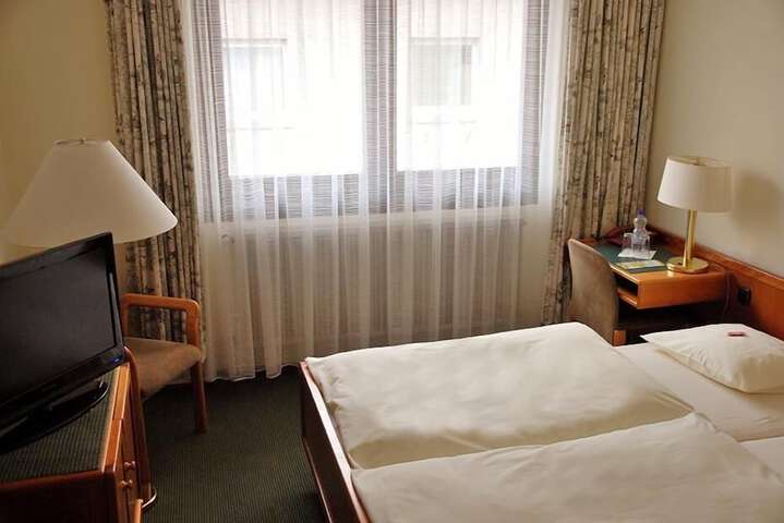 Room 20 of 33