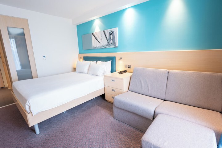 Room 15 of 63