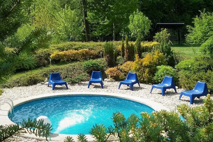 Pool 15 of 22