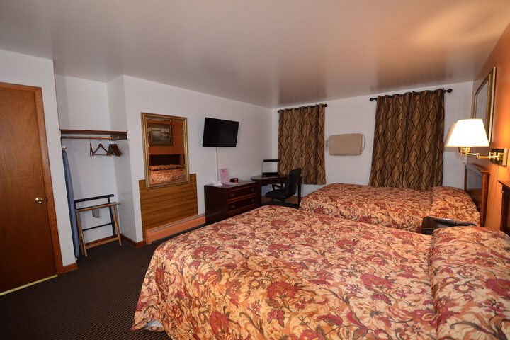 1 Queen Bed (14 of 30)