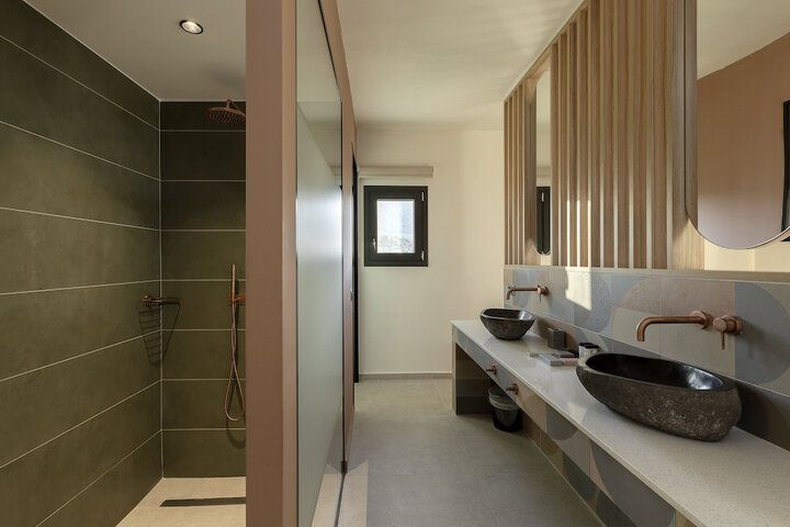 Room 106 of 189