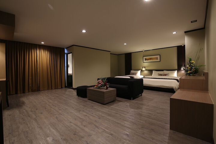 Room 17 of 153