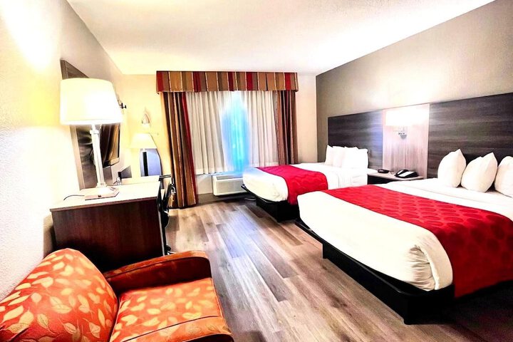 1 Queen Bed Accessible Room (9 of 17)