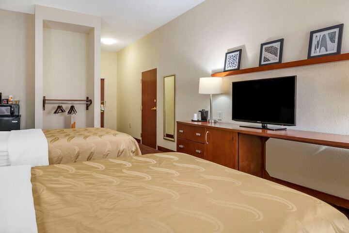 2 Double Beds (15 of 20)