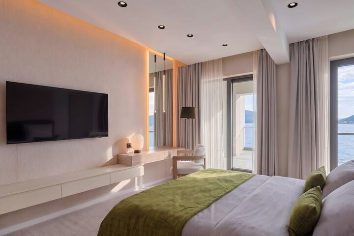 Room 8 of 27