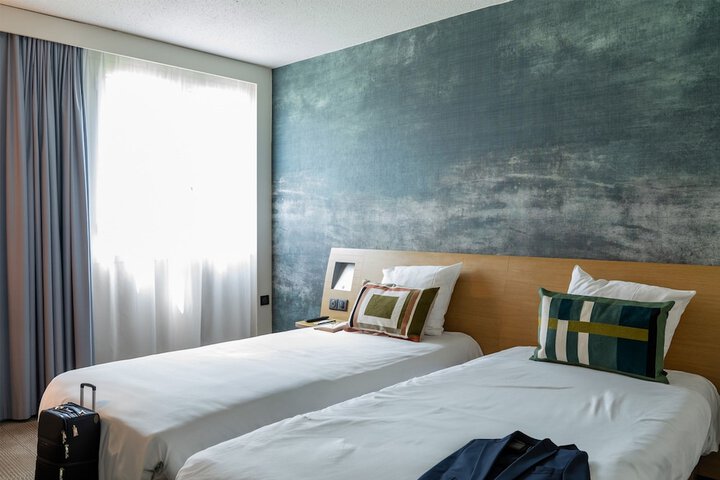 Room 2 of 72