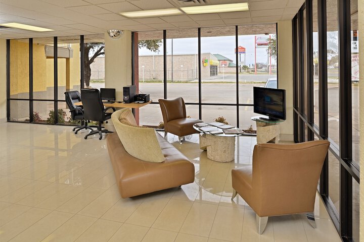 Business Center 36 of 42