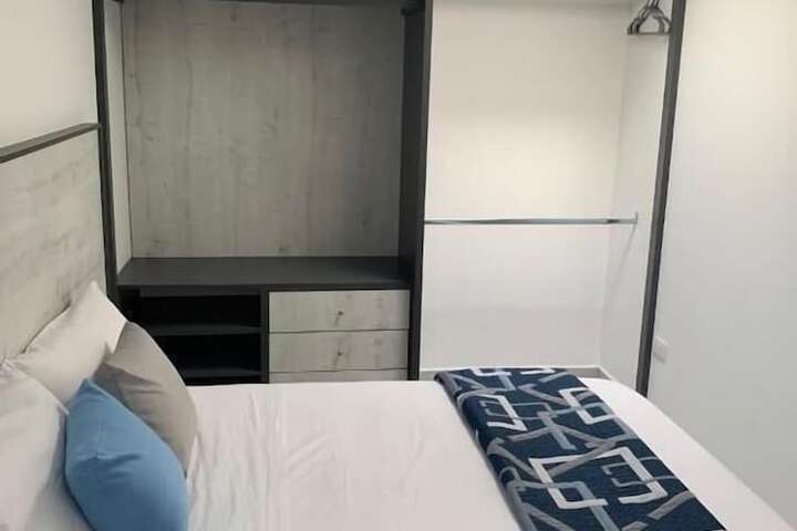 Room 6 of 42