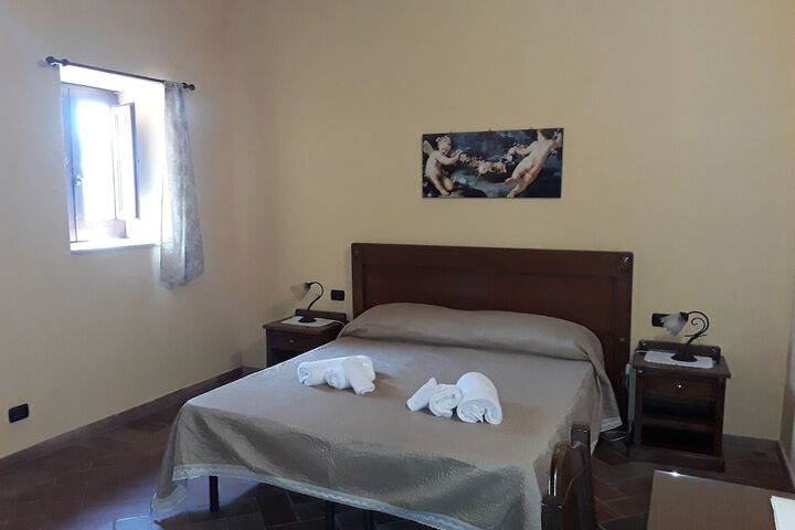 Room 33 of 106