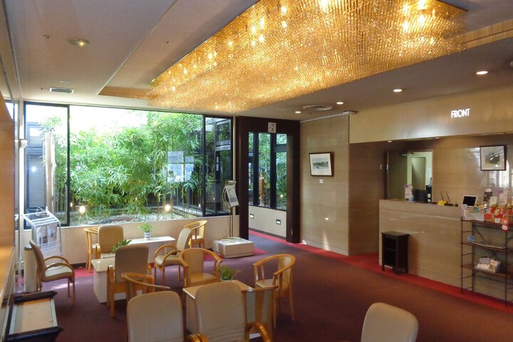 Entrance & Lobby