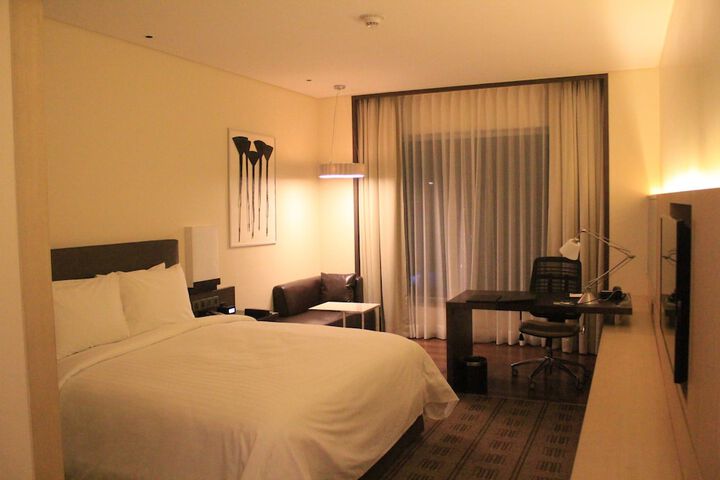 Room 6 of 63