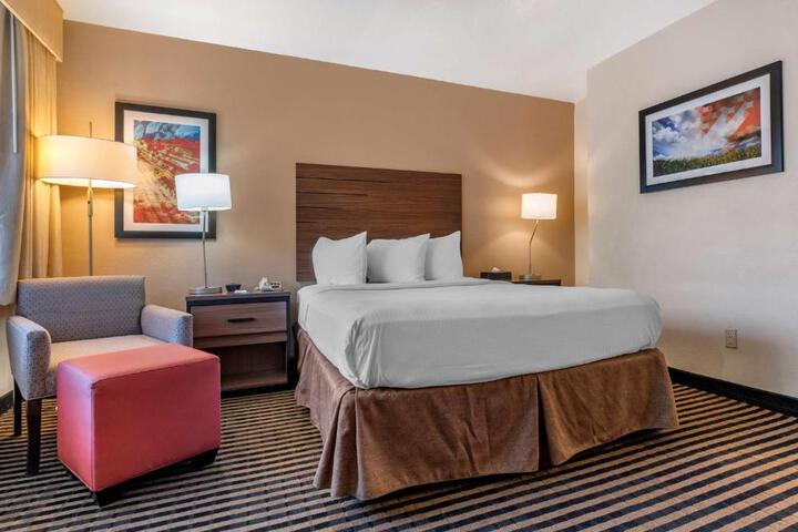2 Double Beds Microwave and Refrigerator WiFi Full Breakfast (1 of 13)