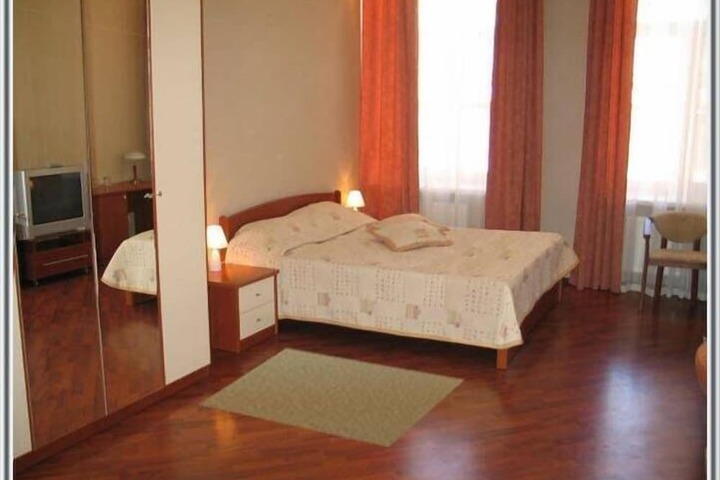 Room 10 of 33