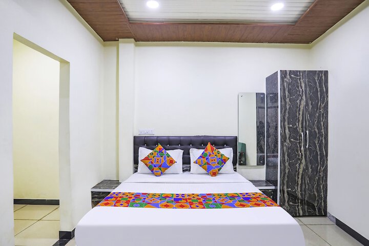 Room 15 of 28