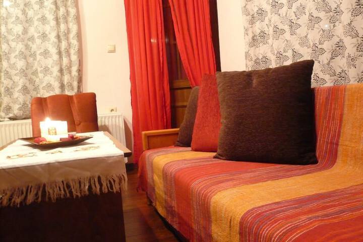 Room 8 of 12