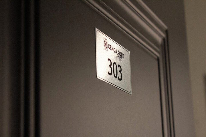 Room 10 of 27