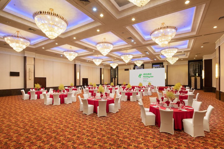 Ballroom/Hall 48 of 61