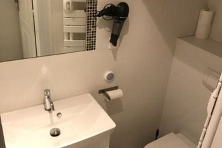 Room 2 of 22