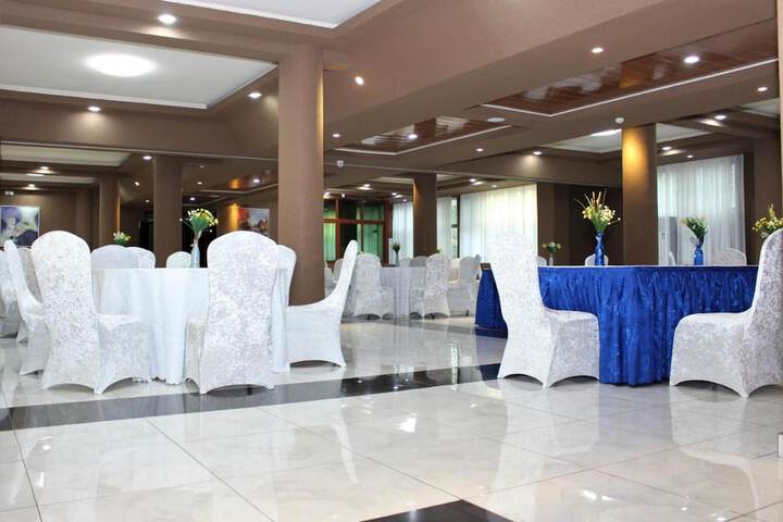 Ballroom/Hall 51 of 61