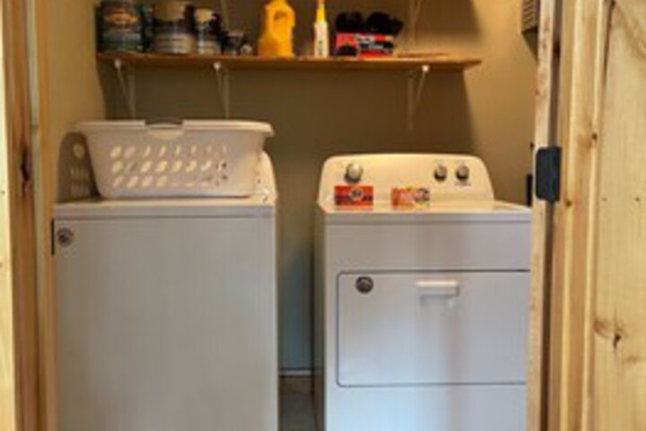 Laundry 18 of 36