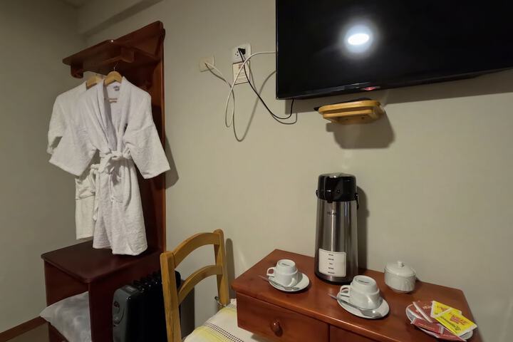 Breakfast/Coffee Service 12 of 20