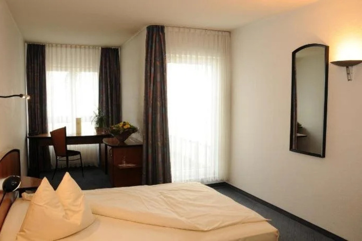 Room 2 of 5