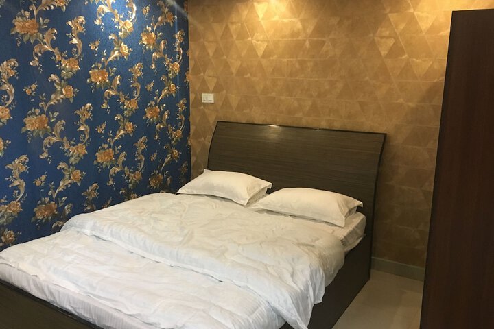 Room 11 of 11