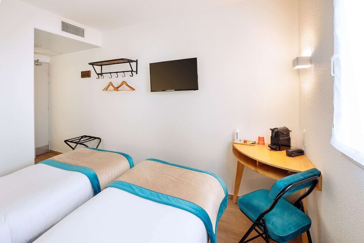 Room 15 of 33