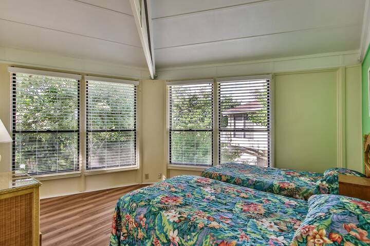 Room 4 of 52