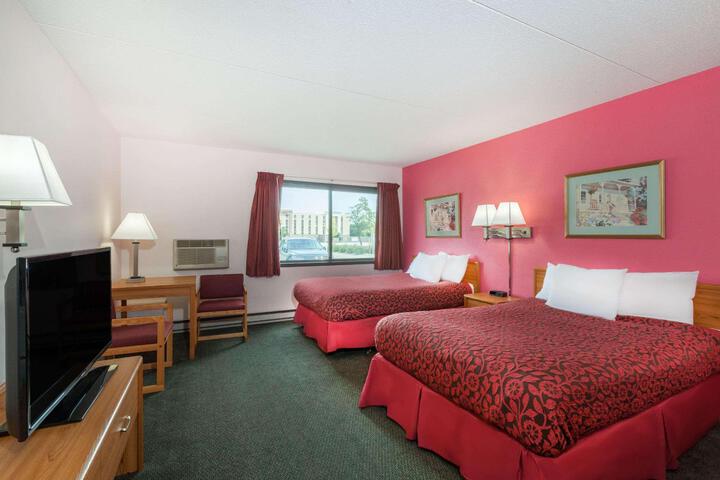 Standard Room, King or Two Doubles (5 of 10)