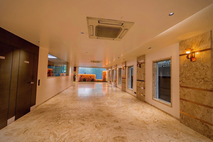 Ballroom/Hall 35 of 46