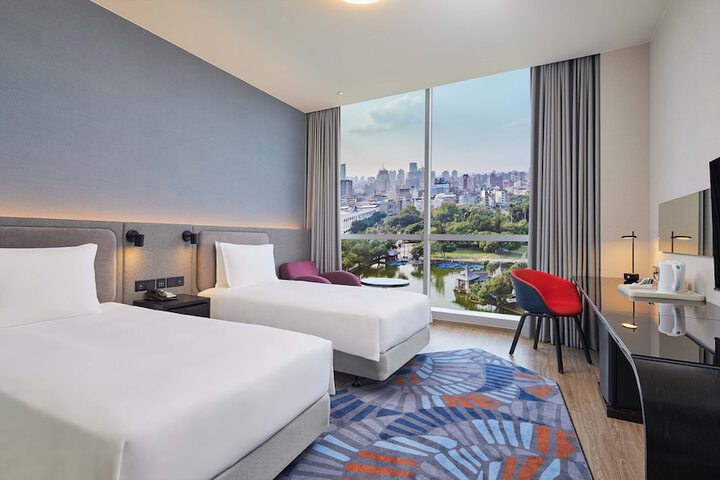 Room 10 of 36
