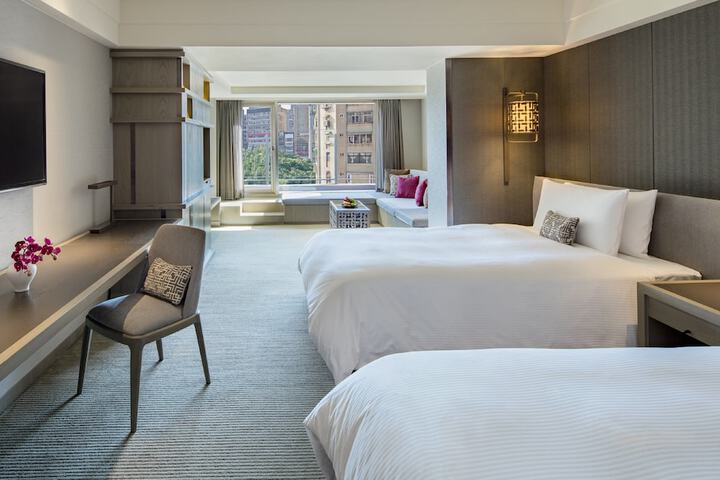 Room 32 of 121