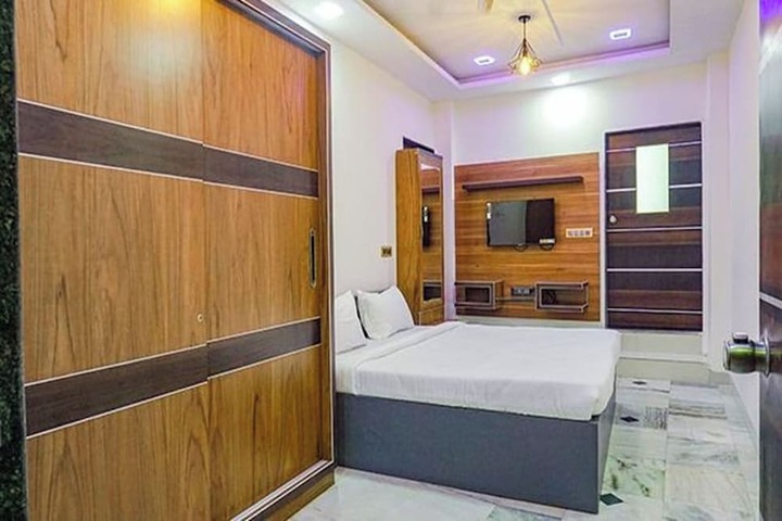 Room 6 of 30