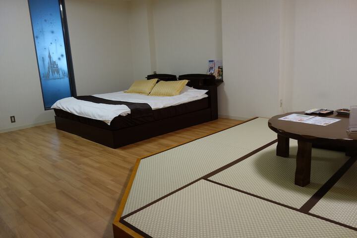Room 12 of 43