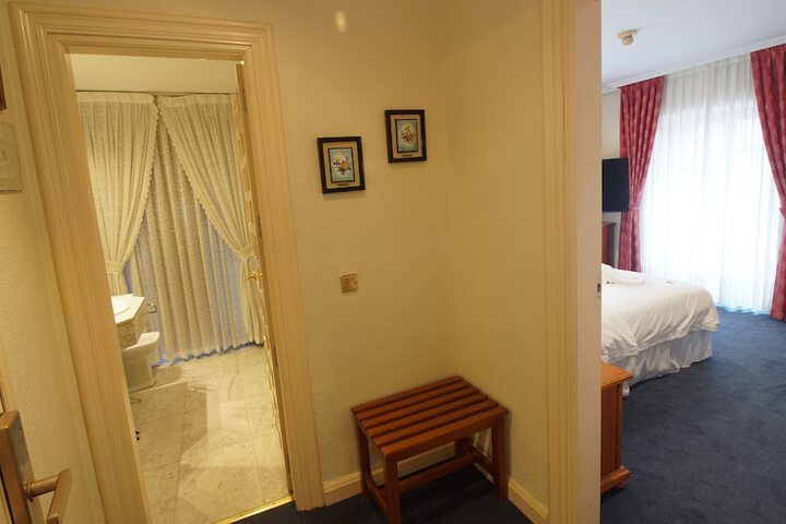 Room 4 of 14