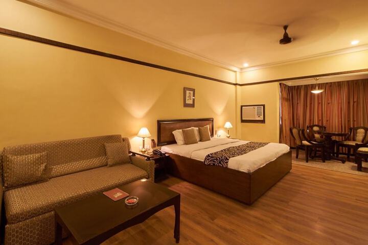 Room 15 of 77