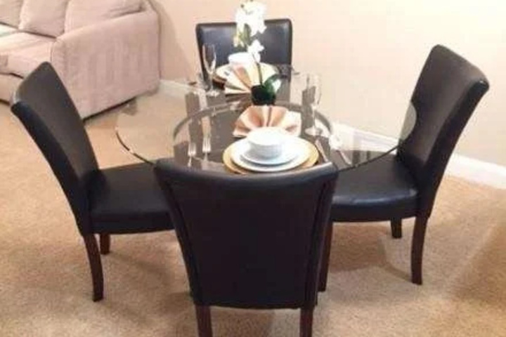Dining 15 of 19