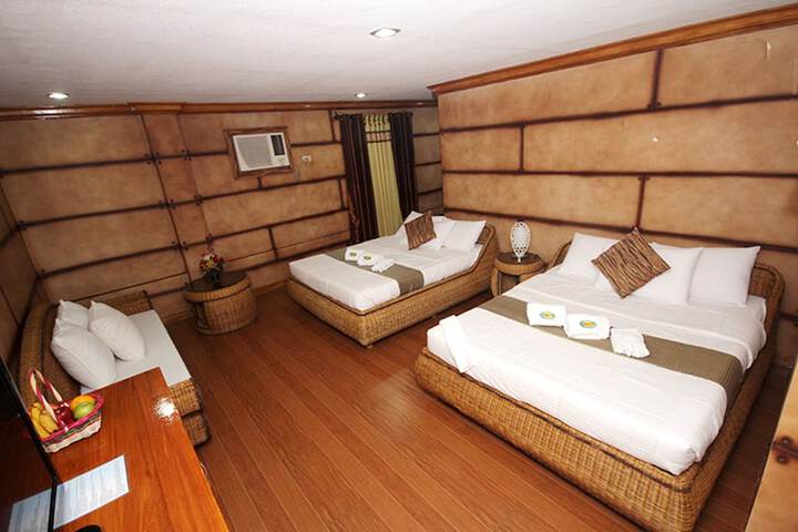Room 8 of 33