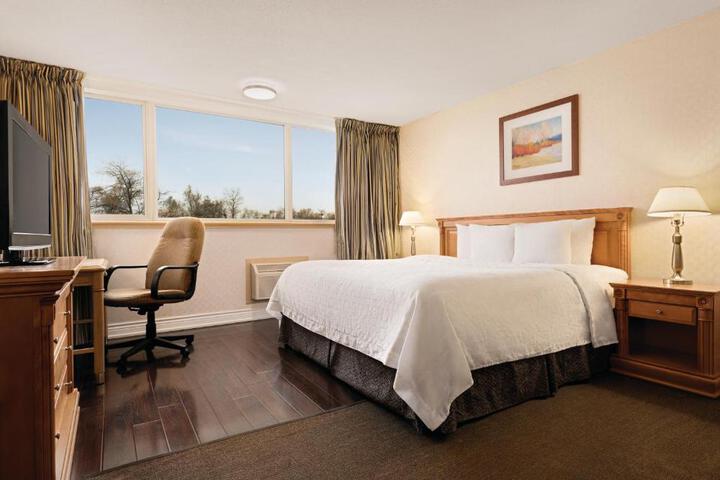2 Queen Beds (1 of 14)