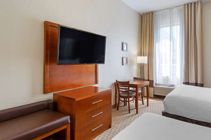 2 Queen Beds (2 of 11)