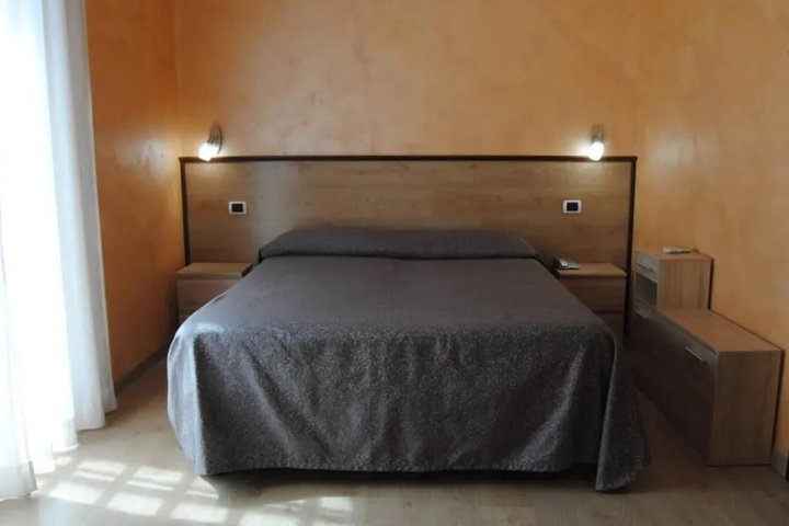 Room 8 of 13