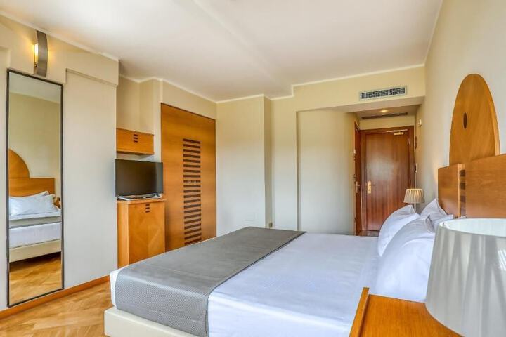 Room 26 of 54