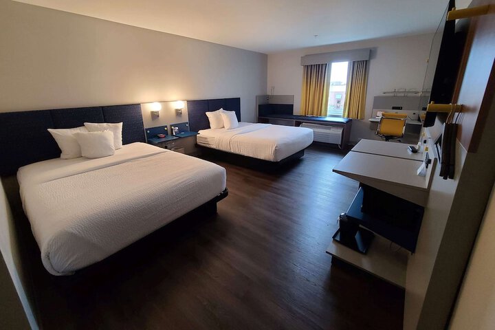 2 Queen Beds (4 of 10)