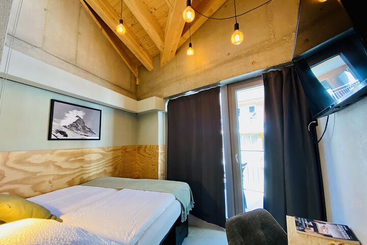 Room 4 of 41