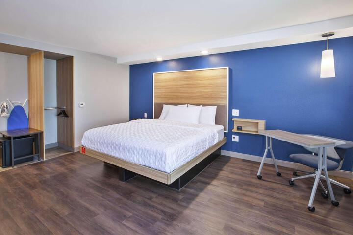 1 King Bed (14 of 14)